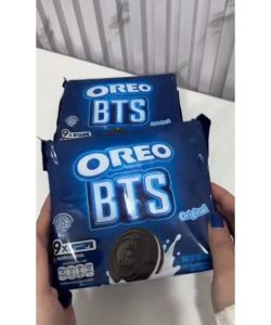 Oreo x BTS Original Chocolate Sandwich Cookies 236.2g – Limited Edition Vanilla Creme