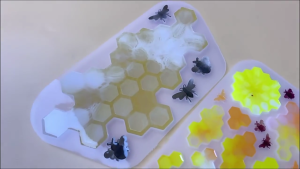Casting MoldKeychain Silicone Resin Molds Honeycomb Epoxy Resin Molds for DIY Door Wall HangingHome Decoration