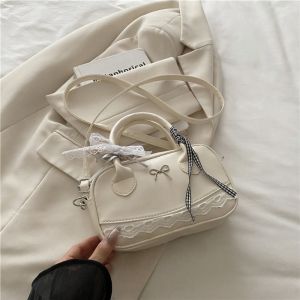 LANGJ ริบบิ้นลูกไม้ กระเป๋าถือบอสตัน โบว์ หนัง PU กระเป๋าสี่เหลี่ยมเล็ก กระเป๋าสะพายข้าง แบบเกาหลี กระเป๋าโบว์ลิ่งแบบสะพายข้าง ผู้หญิง