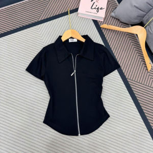 Áo thun nữ PHOM ÔM Tay Ngắn cổ bẻ phối khoá kéo suốt ( M : khoá kéo suốt TN )