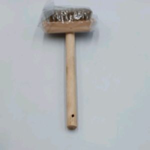 แปรงขนทองเหลือง-แปรงด้ามไม้-แปรงขัดทำความสะอาด ราคาประมาณ 1,500 รูปทรง