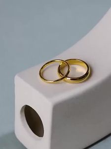 High-quality smooth plain ring with a "clawfish back" design classic gold ring for men and women couples wedding ring birthday gift