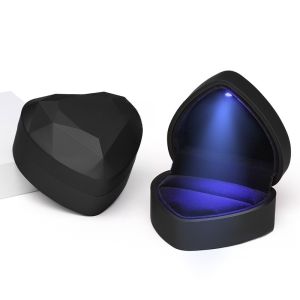 O-KAY Tempat Cincin Wedding Lamaran Dengan Lampu LED Kotak Cincin Bentuk Hati Box Kotak Perhiasan Emas