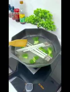 智能消毒筷子筒蓝光挂壁式免打孔多功能厨房收纳盒紫外线消毒机Pemegang penyepit pembasmian kuman pintar cahaya biru yang dipasang di dinding tanpa menumbuk kotak storan dapur ultraviolet mesin pembasmian kuman