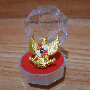 PIN Bentuk Lambang negara Indonesia Burung Garuda Bahan Logam Kuningan aksesoris tambahan fashion pakaian peci songkok atau hiasan kopiah