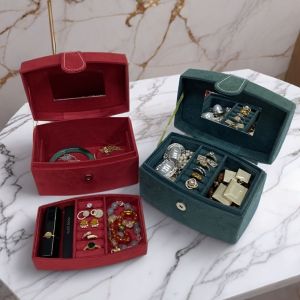 GENENIC Fashionable Faux Suede Jewelry Storage Box Spacious Single Layer Dustproof Jewelry Display Case Simple Luxury Portable Travel Organizer Box for Earrings And Necklaces