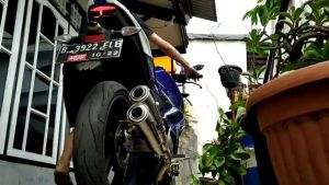 Knalpot Akrapovic Megaphone Cabang untuk Motor Sport