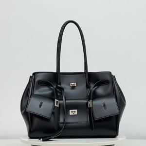 Luxury Wings Style Synthetic Leather Shoulder BagLarge Capacity Commuting Women Tote BagPunk Buckle Simple Versatile Handbag