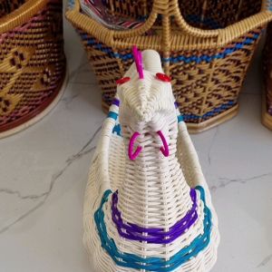 ไก่ประดับใส่ขอหรือตั้งโชว์งสานหวายแท้