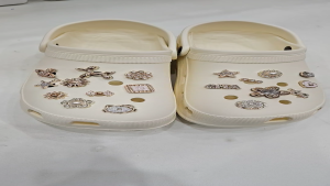 Charm sticker jibitz giả kim loại gắn dép cross B41 đa dạng