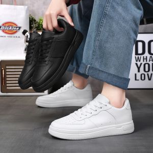 รองเท้าผ้าใบกีฬาผู้ชายพื้นเรียบ ฝีมือประณีต นุ่ม ระบายอากาศ กันน้ำ พื้นรองเท้ากันลื่น เบา สบาย