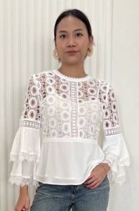 69298 เสื้อ A la carte ลูกไม้เนื้อทอแขนแต่งผ้าชีฟอง เสื้อมีระบายผ้าชีฟอง แขนทรงกระดิ่ง by PENNY CLOTH