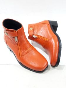 Sepatu Boots Anak Perempuan Hak rendah / Cokelat Model resleting 6 inch ( Usia 3 - 9 tahun )