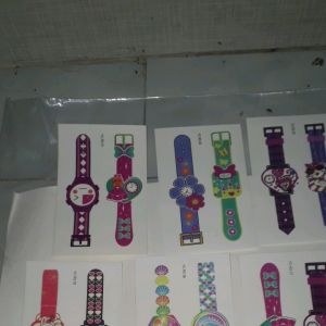 Sét 4 tờ hình xăm nước Dạ Quang có 8 cái hình Đồng hồ kt 16x12cm nhiều màu rất đẹp