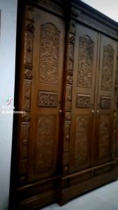 Lemari Pakaian Kayu Jati Gebyok 4 Pintu Ukir
