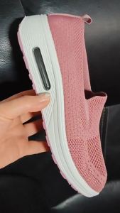 รองเท้าผู้หญิง 2025 รองเท้าผ้าใบผู้หญิงแบบสวมสบาย ระบายอากาศได้ดี พื้นหนา