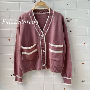 Gustina Atasan Cardigan Rajut Crop Kancing Saku Motif