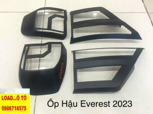Ốp Viền Đèn Hậu Đen Xe Ford Everest 2026-23 Màu Đen Mờ Cao Cấp