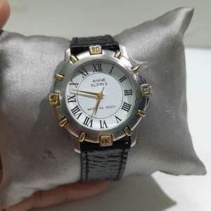 Đồng hồ đeo tay nữ dây da size 35mm second hand