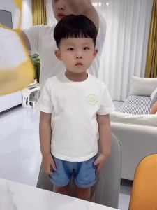 Yếm ăn cho bé chống thấm nước và chống dầu không cần giặt khăn che nước bọt trẻ em tạp dề không tay.