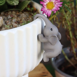 2Pcs Decorative Elephant Flower Pot Huggers Hanging Figurines Planter Ornaments for Indoor and Outdoor Garden Decors
