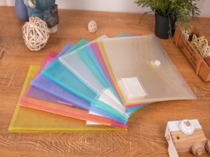 1Pc Plastic Envelopes File Envelopes A4 Clear Poly File Folder Reusable Plastic File Folders for Documents Assorted Color with Snap Closure for Office School Supplies