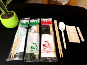 500 Bộ đồ ăn dùng một lần MUỖNG TRẮNG ( Đũa + Thìa + Tăm + Giấy ăn )