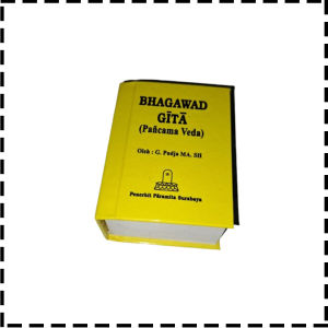 Buku Bhagawadgita Pancama Veda Kecil Kuning Agama Hindu G. Puja MA. SH.