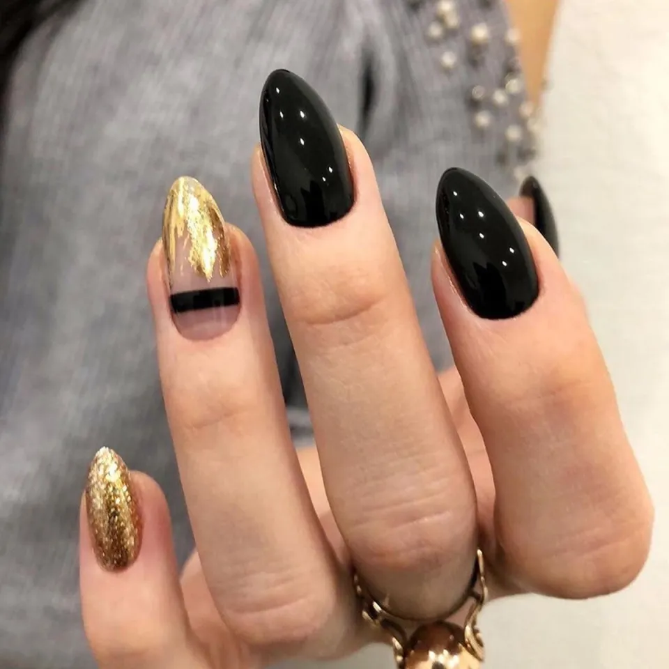 Top 55+ mẫu nail đen đẹp cho nàng cá tính, phong cách huyền bí