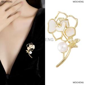 [COD] WEICHENG Fashion Pearl Camellia Flower Brooch For Women Girls Elegant Versatile Corsage Coat Dress Lapel Pins Clothing Accessories Gifts