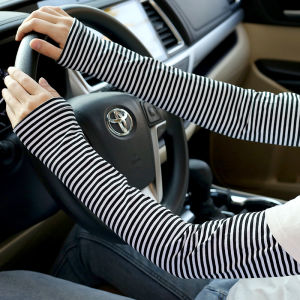 ปลอกแขนป้องกันแขนถุงมือผ้าฝ้ายผ้าไหมน้ำแข็งสำหรับผู้หญิงปลอกแขนแบบบางสำหรับขับรถแขนเสื้อทรงหลวมลายทางแขนจับสำหรับฤดูร้อน