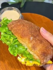 Ready-to-eat whole wheat ciabatta bread for breakfast European-style sandwich low-fat 0 Sugar-free meal replacement snack for satiety QWHG