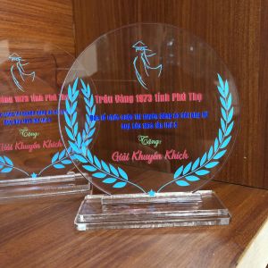 Kí niệm chương Quà kỉ niệm bằng Acrylic khắc theo yêu cầu