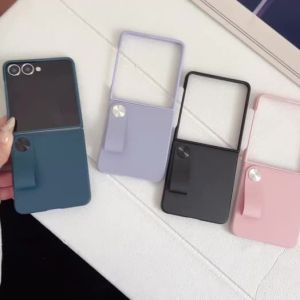 Finger Strap Z Flip 7 Leather Case Cover Smooth Touch Anti-Stain Anti-Fingerprint Samsung Galaxy Z Flip7 Casing Ultra Slim Durable Hard PC Phone Case with Raised Bezel-152c4c8b