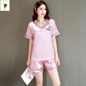 7200 SBT ชุดนอนผ้าซาติน ชุดนอนสตรี ชุดนอนคอวีสีพื้น ลายปัก แขนสั้นขาสั้น สินค้าพร้อมส่งจ้า