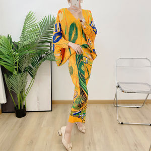 Miyake Pleated V-neck Dress Loose Large Size Western Style Printed European and American 20178-19