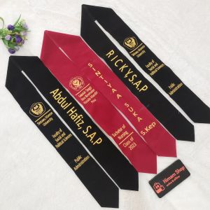 Selempang Wisuda Leher Bludru