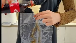 10Pcs Disposable Ice Cube Bags - Leakproof Self-Seal Stackable Ice Mold for Easy Ice Cubes Perfect for Parties Cocktails & Coolers