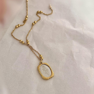 สร้อยคอจี้ ย้อนยุค โรสโกลด์ ประณีตและสง่างาม สามารถสวมใส่ได้เป็นเวลานาน เหล็กไทเทเนียมสีทองและสีเงินสองสี