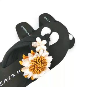 [Free Shipping] New Summer Floral WomenS Flip-Flops Fashionable Thick-Soled Beach Sandals Non-Slip Outdoor Slippers For Vacations