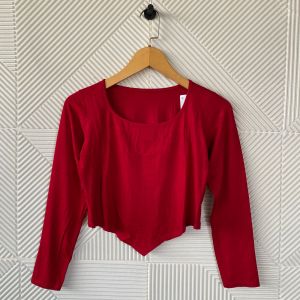 Atasan Crop Wanita/Kaos Lengan Panjang Lancip Bawah/Crop Top Korean Style/Pakaian Wanita Terbaru