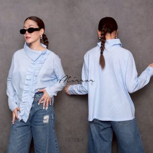 เชิ้ตคอเฉียงดีเทลระบายเฉียงด้านหน้า งานลายริ้วช่วยพรางหุ่น ให้คุณดูมีสไตล์และมั่นใจมากขึ้น 🌟  ความสบายในการสวมใส่: ทรงหลวมใส่สบาย ผ้านิ่มไม่ร้อน ทำให้คุณสามารถสวมใส่ได้ตลอดวันโดยไม่รู้สึกอึดอัด 🌞  การแมทช์ที่หลากหลาย: แมทช์ได้ทั้งกางเกงยีนส์และกางเกงผ้า