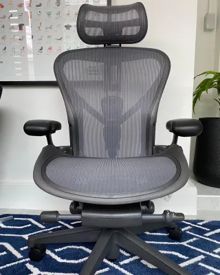เก้าอี้ Herman Miller รุ่น Aeron Remastered สี Graphite Standard ขนาด B