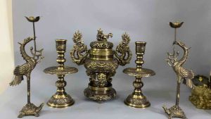 Bộ đỉnh thờ bằng đồng màu giả cổ tam sự ngũ sự đỉnh hạc nến 34cm