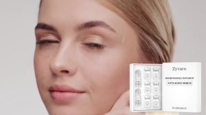 Bộ sản phẩm gồm lăn massage mặt 02mm và serum 30ml chứa tinh chất dưỡng ẩm axit hyaluronic giúp nuôi dưỡng da làm mịn và cải thiện kết cấu da dùng tại nhà.
