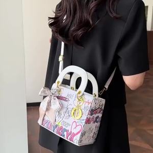 FE Beibei Shangpin 2024 New Fashion Silk Scarf Graffiti Contrast Color Diana Bag Portable Shoulder Crossbody Tide Womens Bag bags