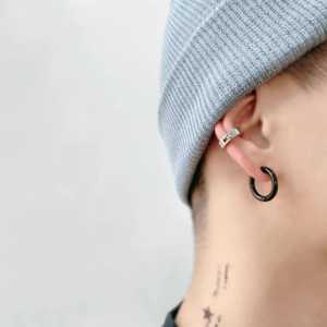 1 Pcs Anting BTS KPop Tempel Stainless Titanium Earring Pria Wanita Anti Karat - Anting Big Bang