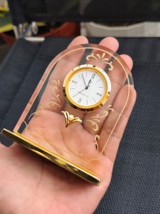 Đồng hồ để bàn Mikimoto có hộp chạy pin hàng si