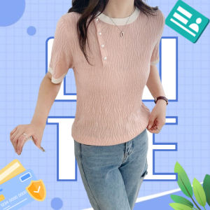 LH.Monday เสื้อยืดคอกลม แขนสั้นดีเทลสุดน่ารัก มีกระดุมตรงอก เพิ่มดีเทลไปอีก แขนเสื้อและคอตัดสี ลงตัวสุดๆ มีมาจุกๆ ถึง 4 สี