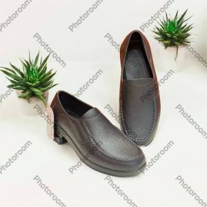 Adda  รองเท้าคัทชูยางหุ้มส้นผู้ชาย ยี่ห้อ Adda รุ่น 1AB01 7-10 สีดำ